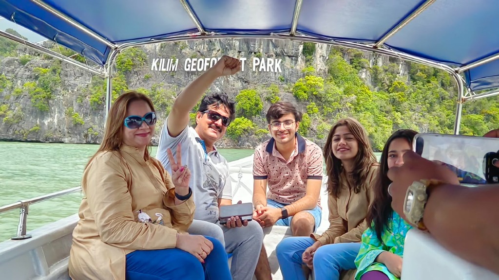 Family Boat Tour Cheer